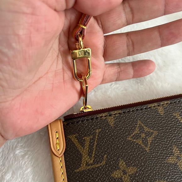 Authentic Louis Vuitton Carryall Pouch MM New - Picture 4 of 7